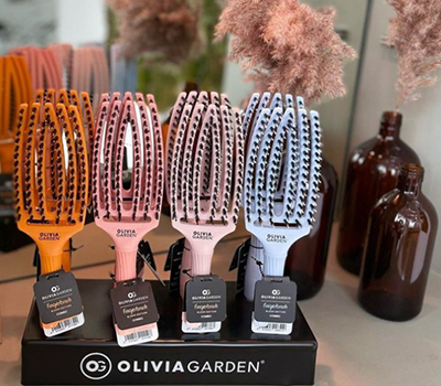 La spazzola FINGERBRUSH ❤️ by OLIVIA GARDEN è la più venduta e imitata in Europa !